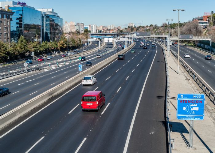 Los innovadores radares de Stop y línea continua que la DGT está evaluando